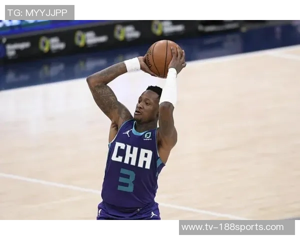 杰基杨全能表现助球队获胜20投10中砍下32分4篮板10助攻1抢断