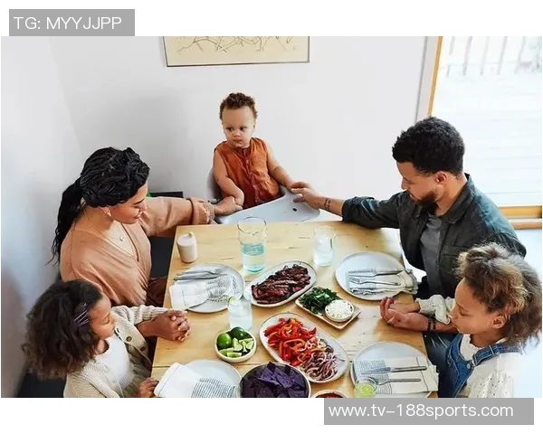 美媒分享库里一家六口温馨聚餐照片时光荏苒令人感慨不已 美媒分享库里一家六口温馨聚餐照片时光荏苒令人感慨不已