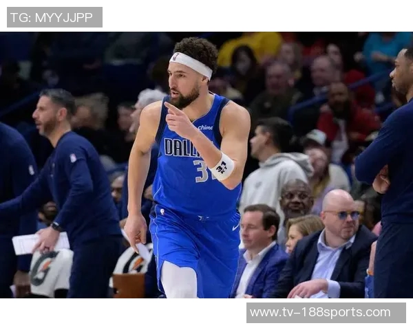 克莱手感回暖却遭冷落赛后愤怒扔水瓶表达不满情绪 克莱手感回暖却遭冷落赛后愤怒扔水瓶表达不满情绪