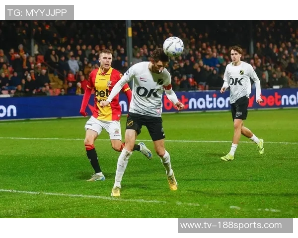 荷媒报道前进之鹰创下荷兰足坛新纪录单场更换八名球员引发热议